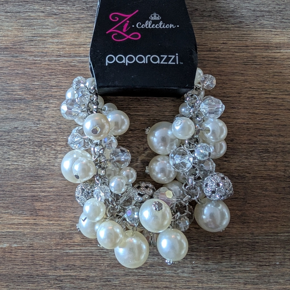 PAPARAZZI ACCESSORIES ZI BRACELET COUTURE CELEBRATOR WHITE RHINESTONE FAUX PEARL